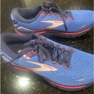 Brooks sneakers
